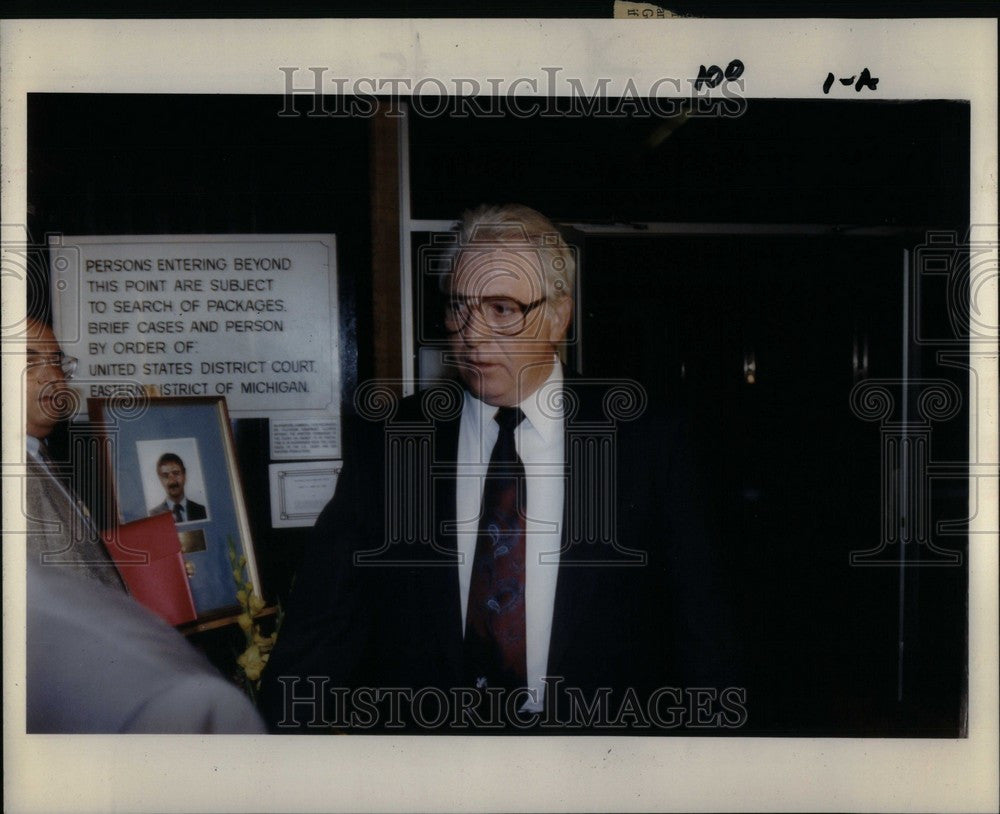 1992 Press Photo Gene (Moon) Mutlins retired pounce - Historic Images