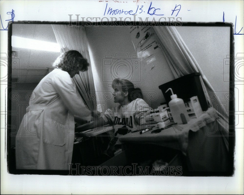 1992 Press Photo Teri Sue Liford Radiation - Historic Images