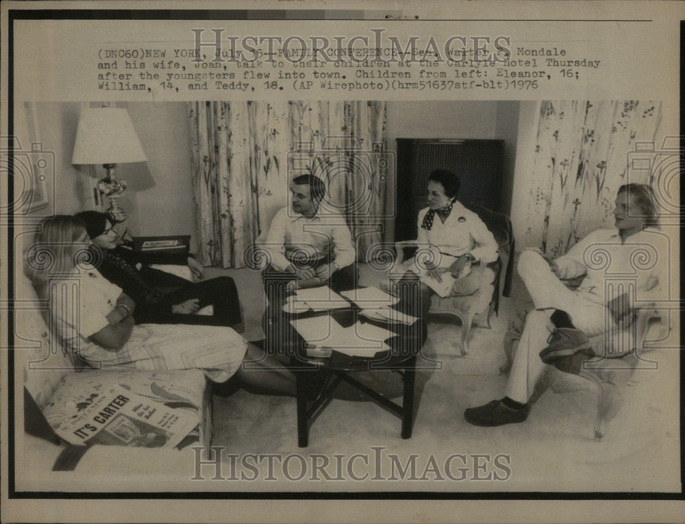 1976 Press Photo Walter Mondale Family Conference - Historic Images