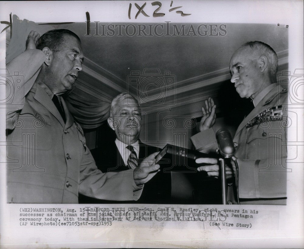 1953 Press Photo Omar Bradley Arthur Radford ceremony - Historic Images