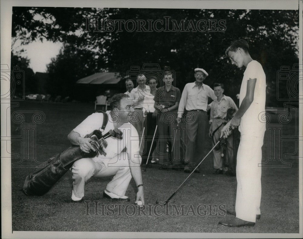 1945 Press Photo HUGH H RADER GOLFER - Historic Images