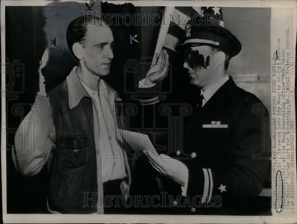 1945 Press Photo Ken Raffensberger Aloisius Rykaczewski - Historic Images