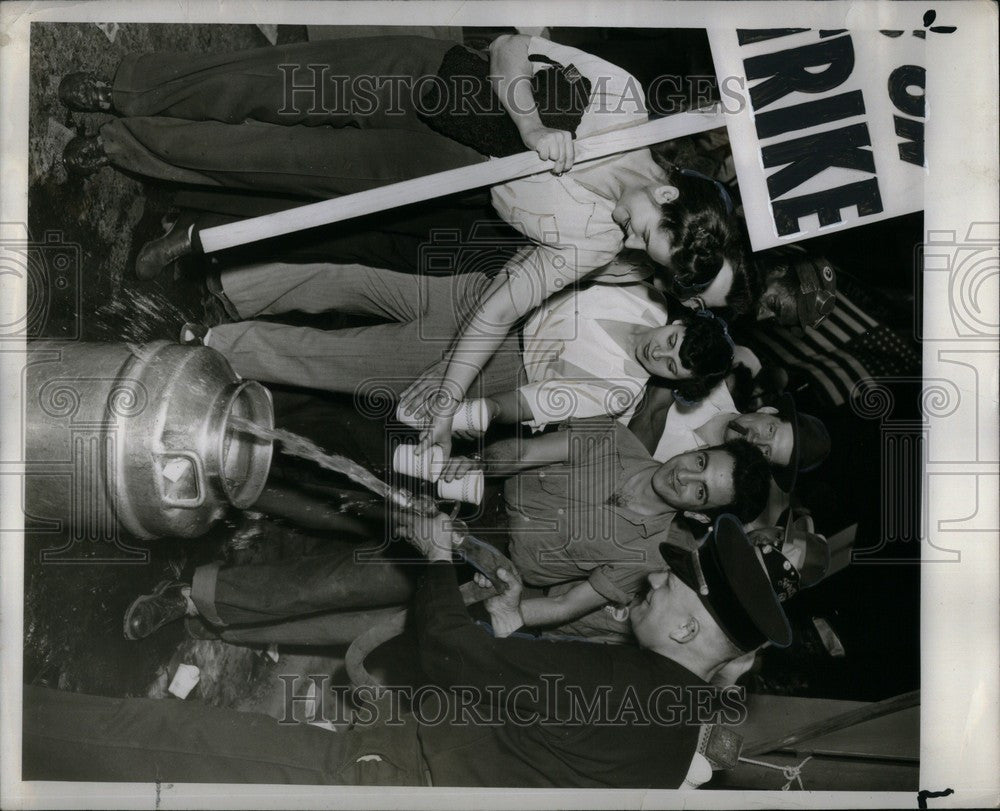 1949 Press Photo Stanley Herdzik Fire Chief - Historic Images