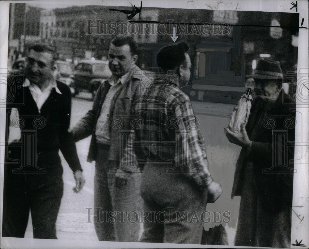 1949 Press Photo Bud Lanker Free Press reporter skid - Historic Images