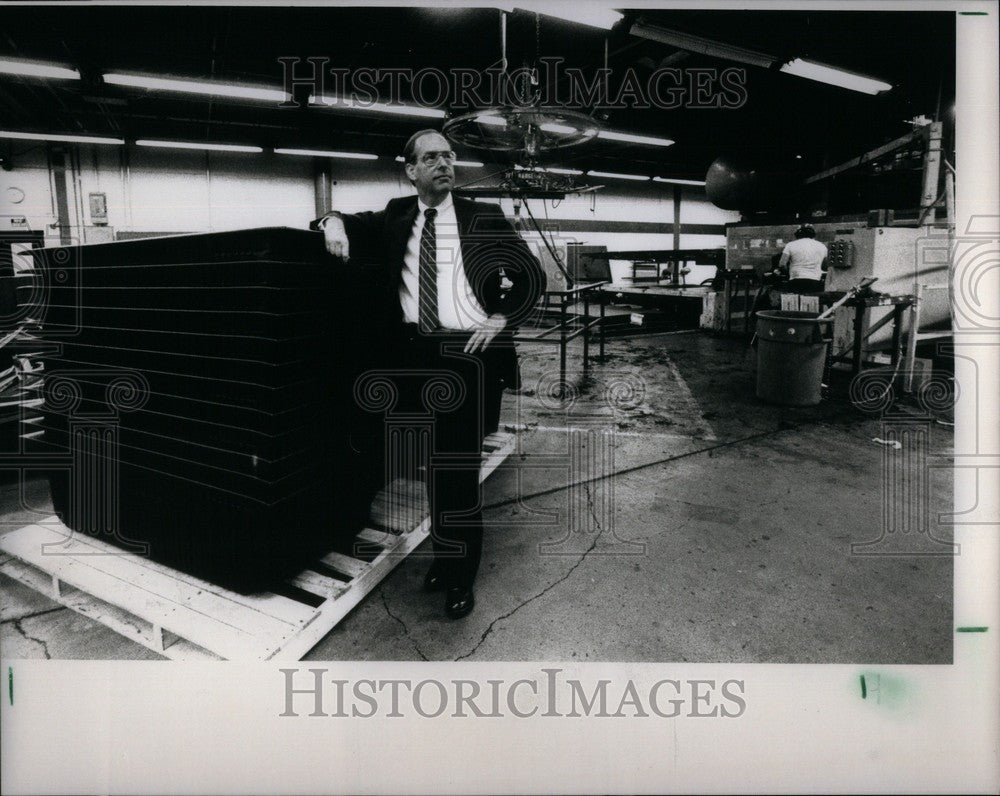 1989 Press Photo David Laro Durakon Co Truck Liners - Historic Images