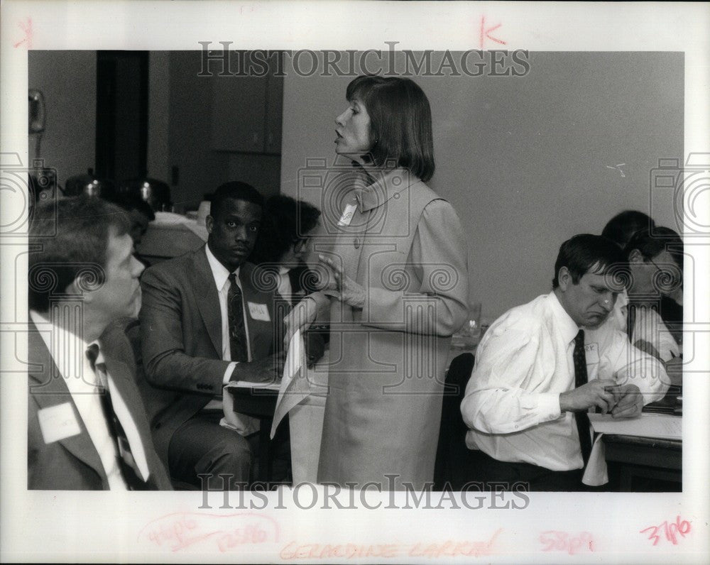 1991 Press Photo Geraldine Larkin guides entrepreneurs - Historic Images