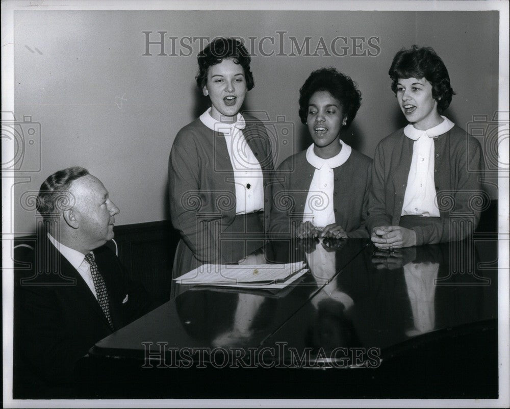 1966 Press Photo Don Lange - Historic Images