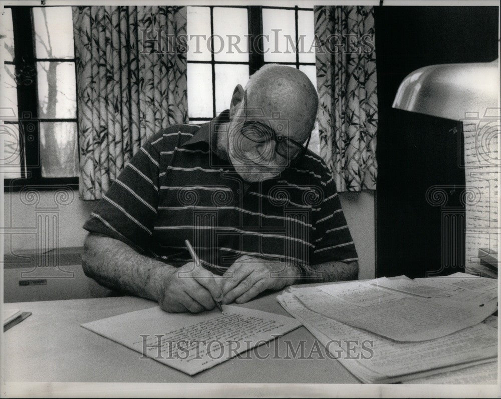 1989 Press Photo Professor C. Patric &quot;Lash&quot; Larrowe - Historic Images