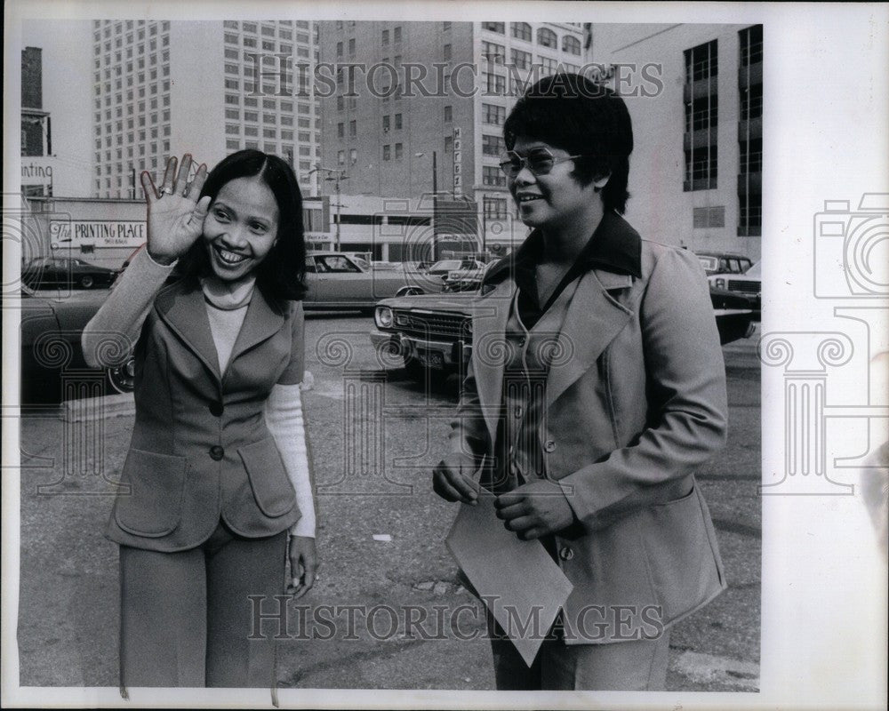 1977 Press Photo Leonora Perez, Filipina Narciso - Historic Images