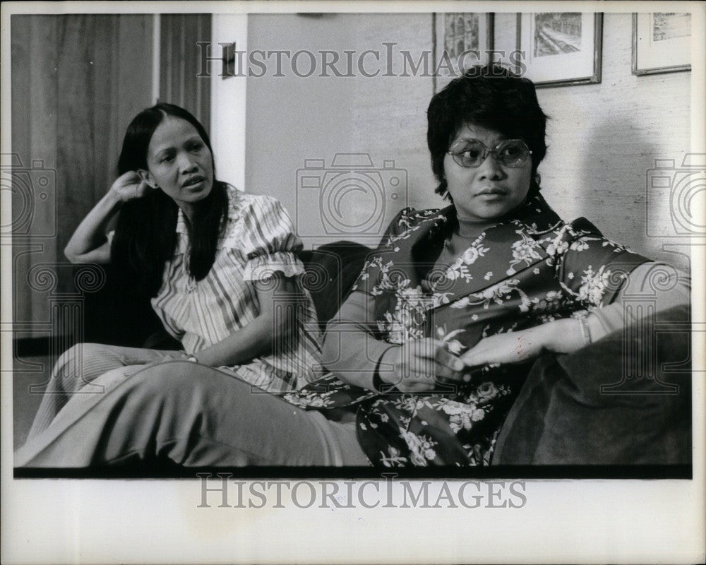 1976 Press Photo Filipina Narciso and Leonora Perez - Historic Images