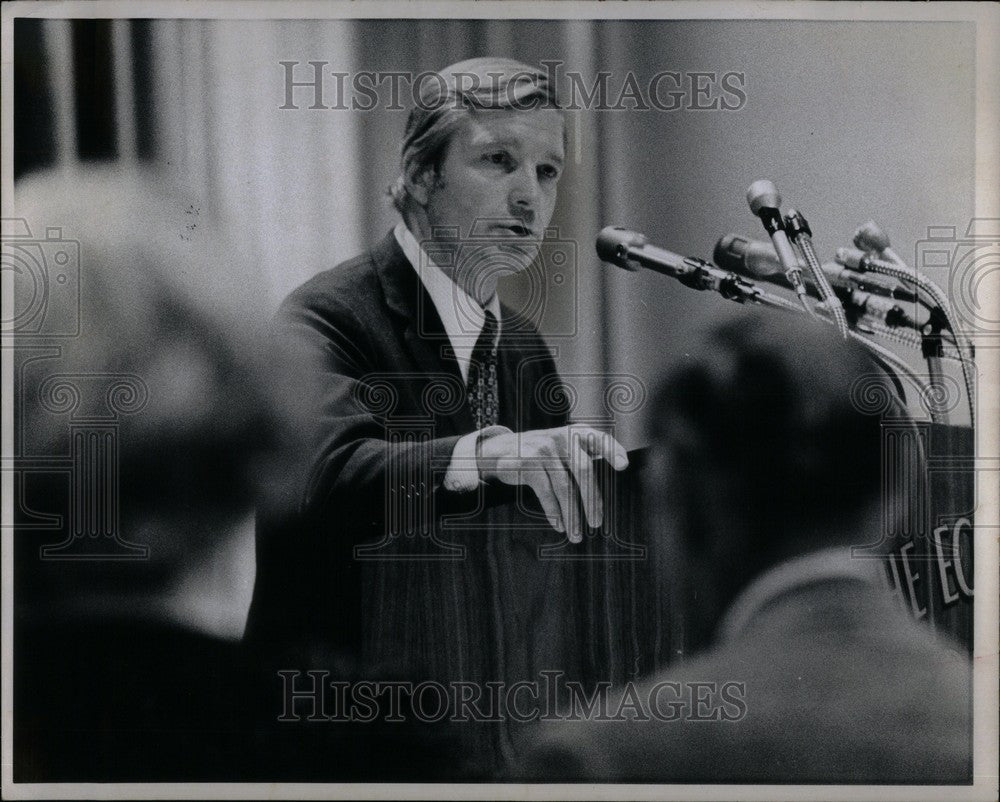 1973 Press Photo Charles Percy Illinois survey - Historic Images