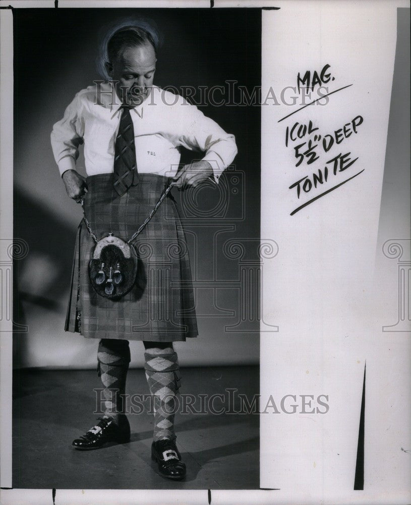 1954 Press Photo Kilt Traditional Dress - Historic Images