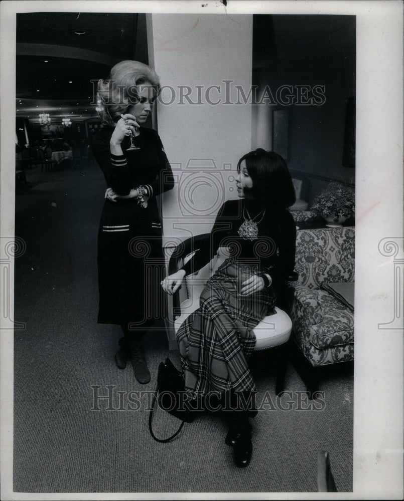 1972 Press Photo 1970s women fashion models tartan - Historic Images