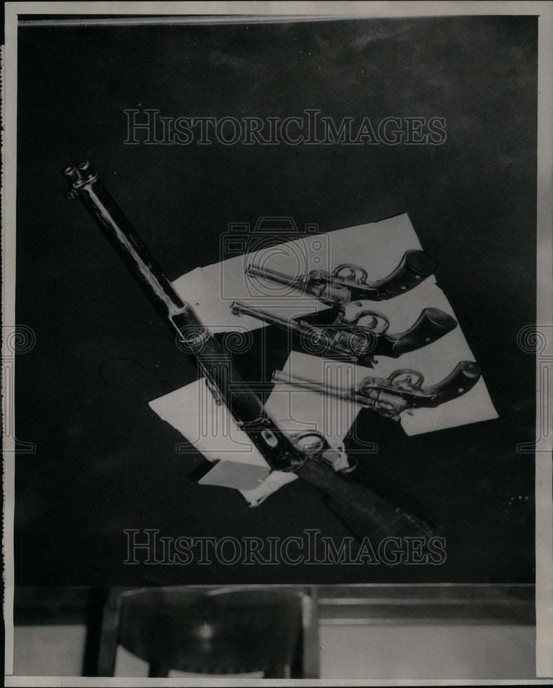 1939 Press Photo Mistelle Coal Bandit Guns Robbery - Historic Images