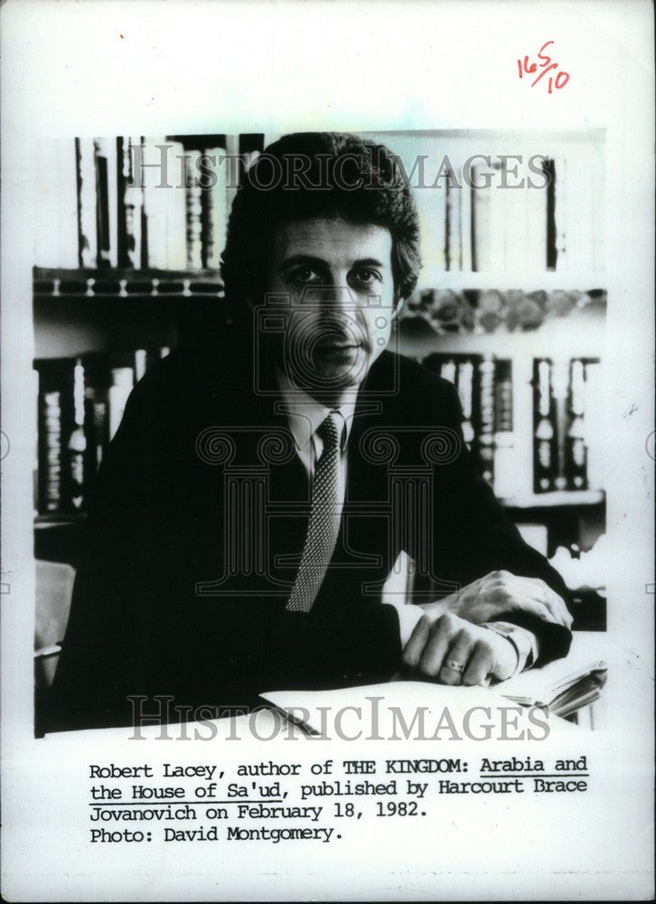 1982 Press Photo Robert Lacey Author The Kingdom - Historic Images