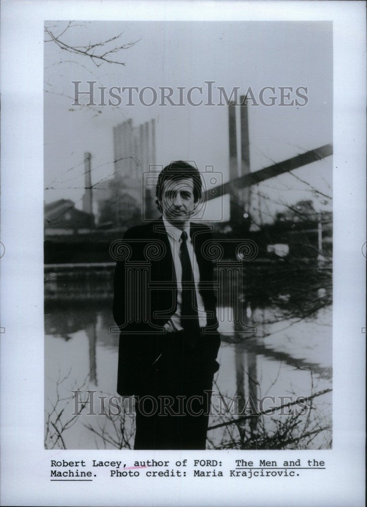 1986 Press Photo Robert Lacey Author Ford Man Machine - Historic Images