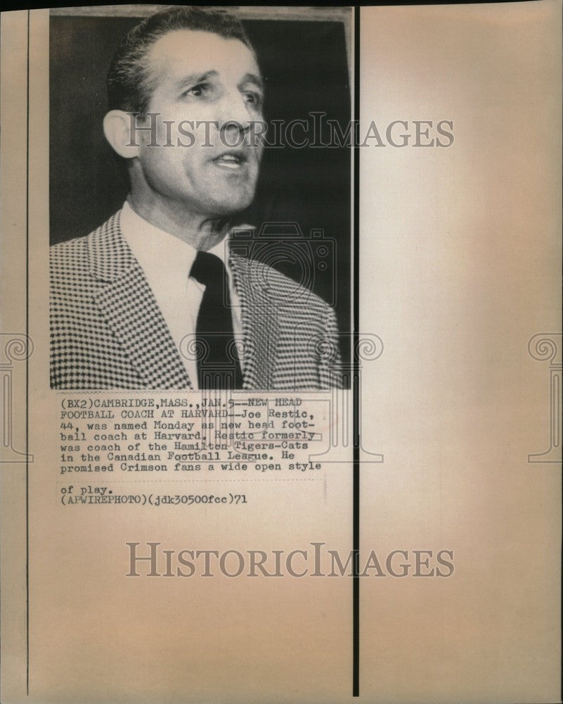 1971 Press Photo Joe Restic Harvard Football Coach CFL - Historic Images