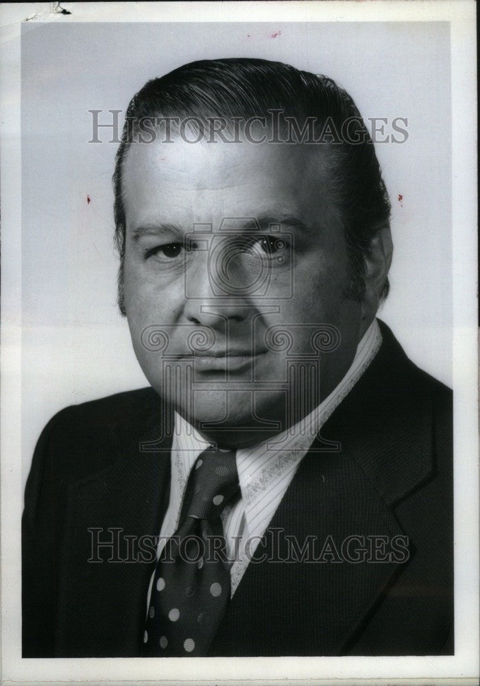 1975 Press Photo louis vice president engineeringeurope - Historic Images