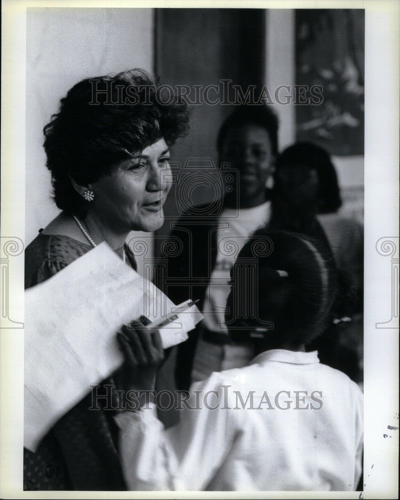 1985 Press Photo Esther Petersen - Historic Images