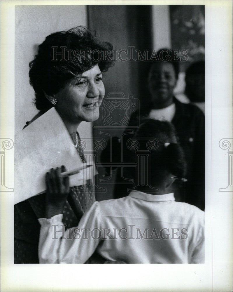 1985 Press Photo Esther Peterson Brooks Middle School - Historic Images