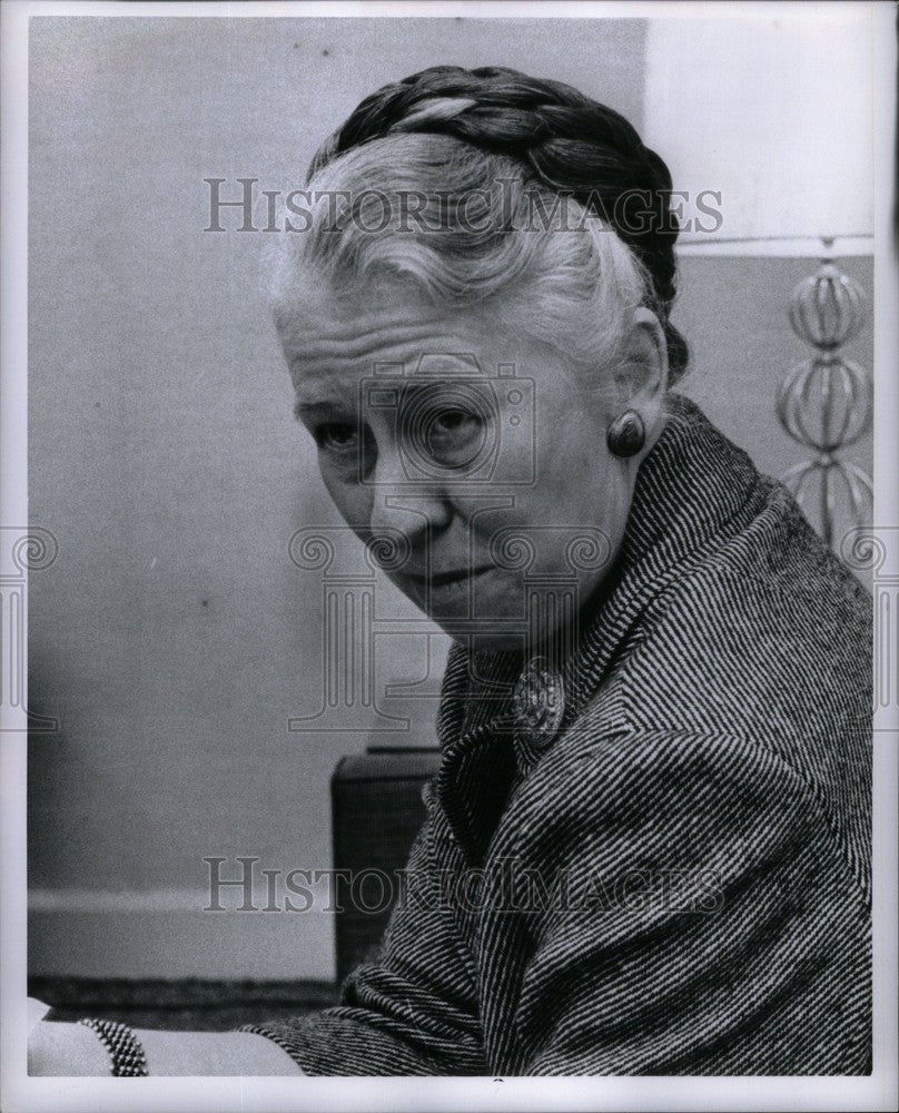 1961 Press Photo Esther Peterson - Historic Images