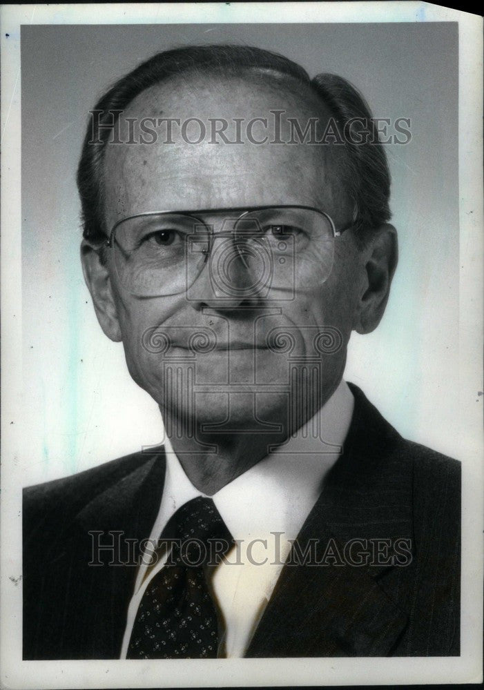 1988 Press Photo Donald Peterson Ford Businessman - Historic Images