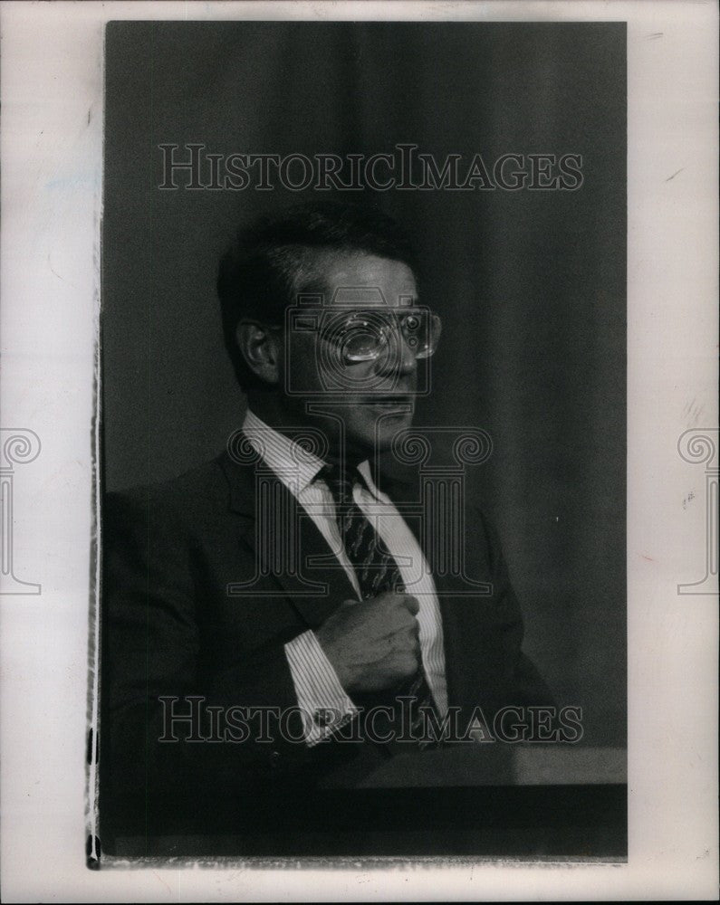 1989 Press Photo Peter J. Pestillo Chairman  CEO - Historic Images