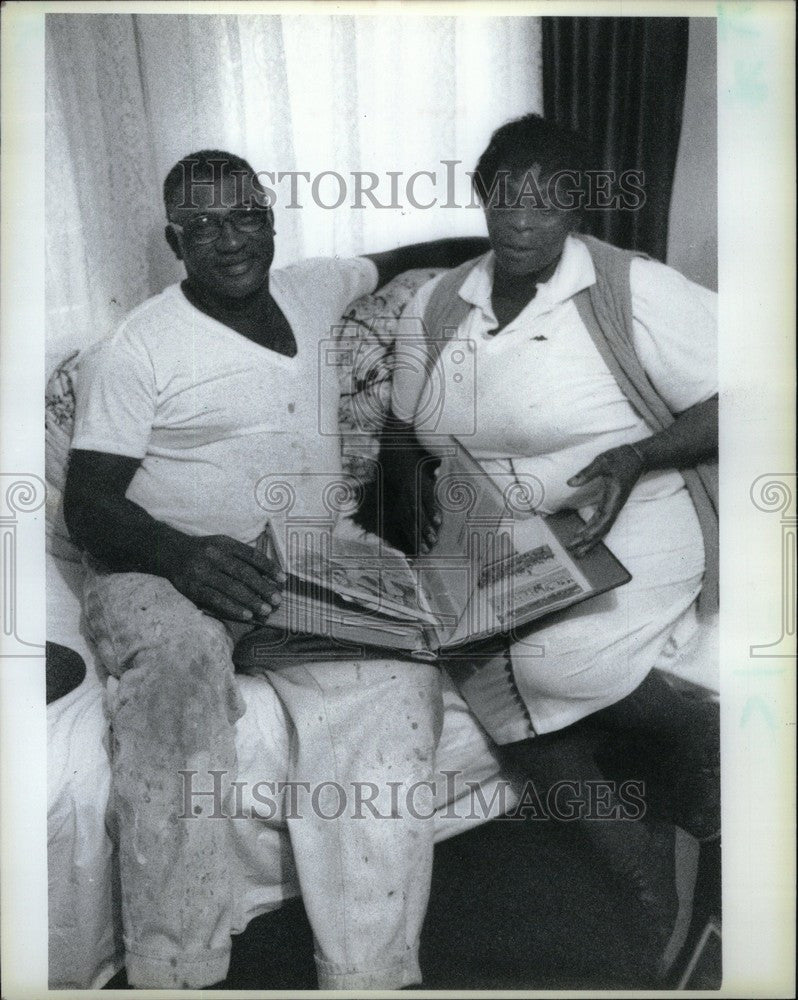 1985 Press Photo Inez  Holly Perry - Historic Images