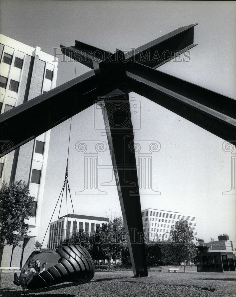 1980 Press Photo Grand Rapids Michigan sculpture - Historic Images