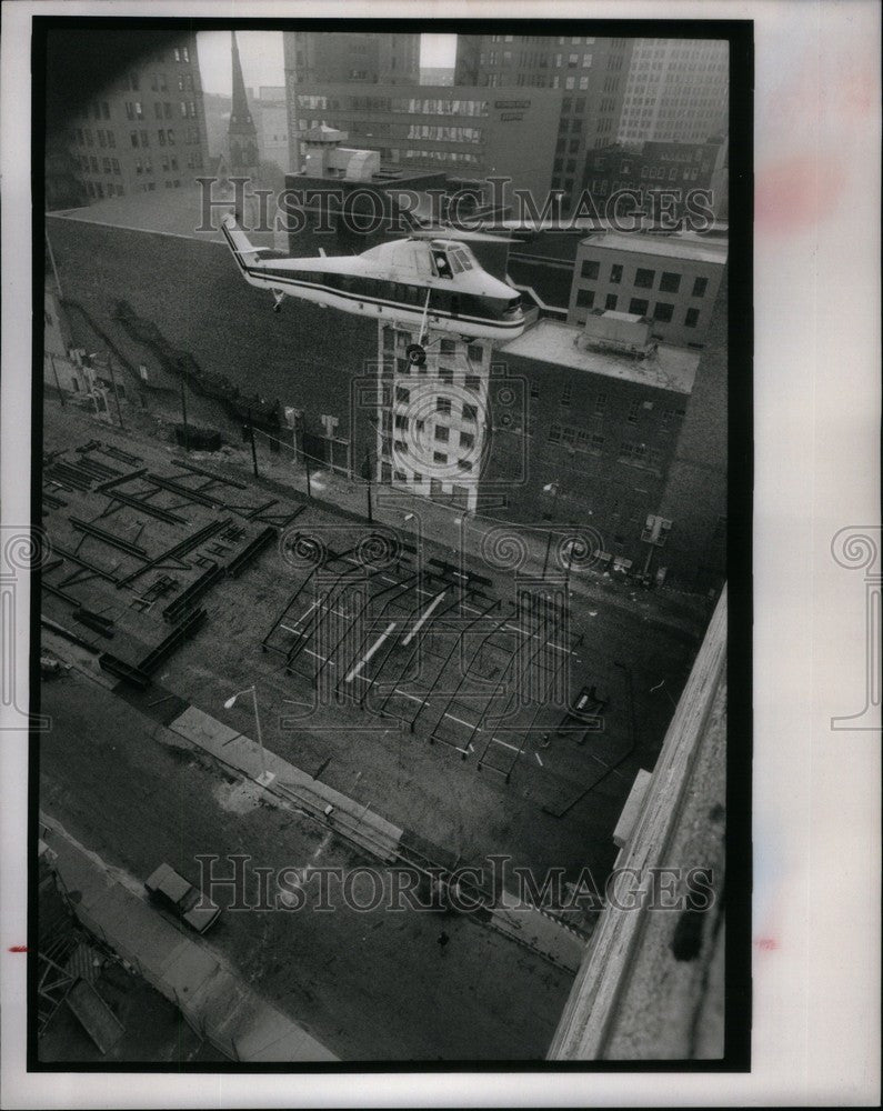 1989 Press Photo Little  Ceasars Art Iron Fox Building - Historic Images