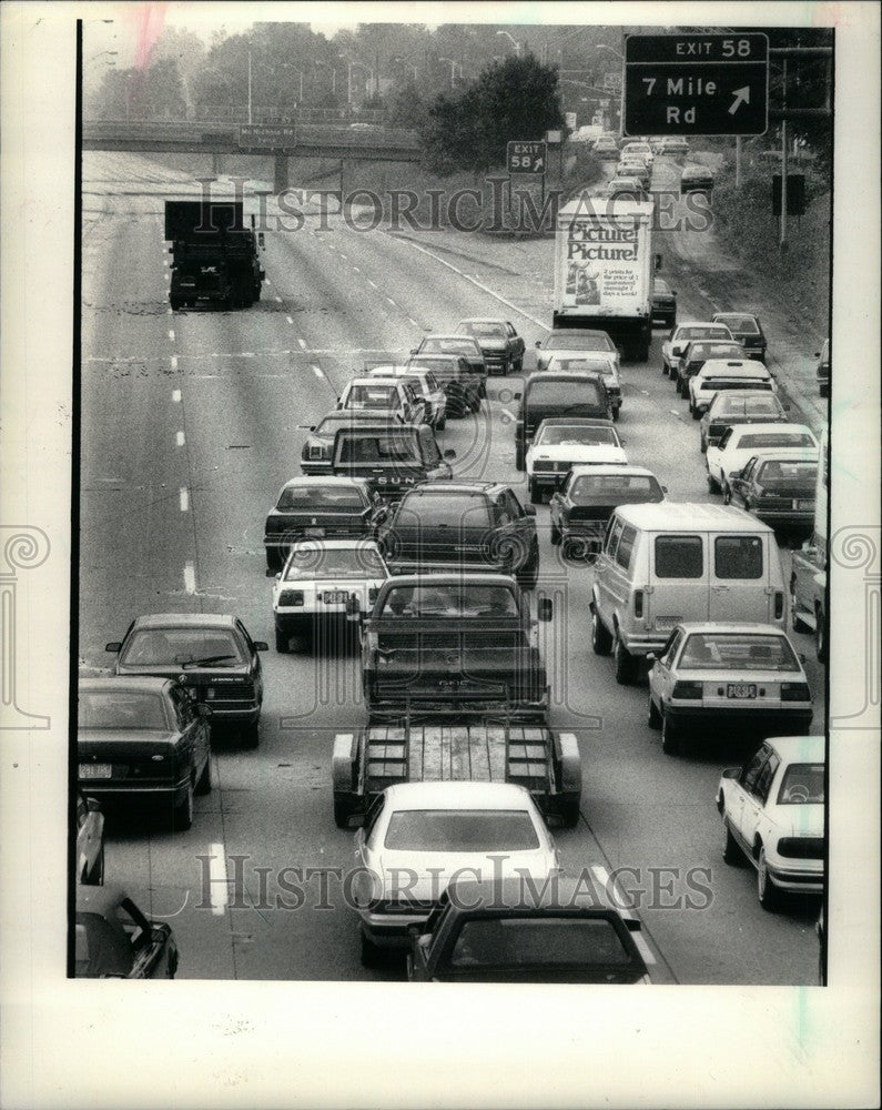 1987 Press Photo traffic southbound seven mile detroit - Historic Images