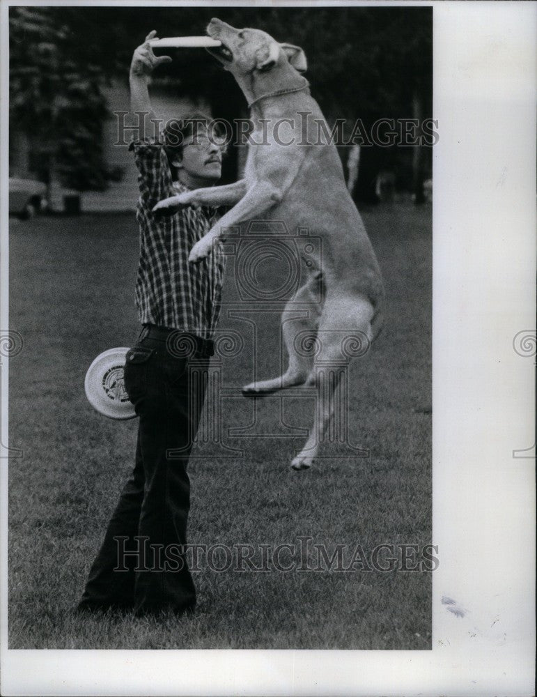 Press Photo Frisbee - Historic Images