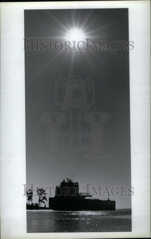 1985 Press Photo Freighter cargo ship ocean port - Historic Images