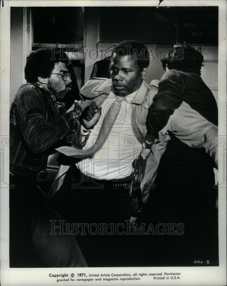 1971 Press Photo Sidney Poitier no-nonsense cop actor - Historic Images