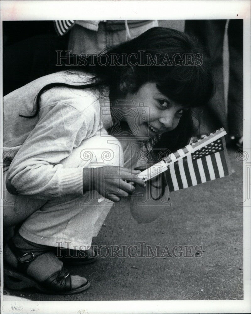 1982 Press Photo Forth of July Nidda Gudeh flag Detroit - Historic Images