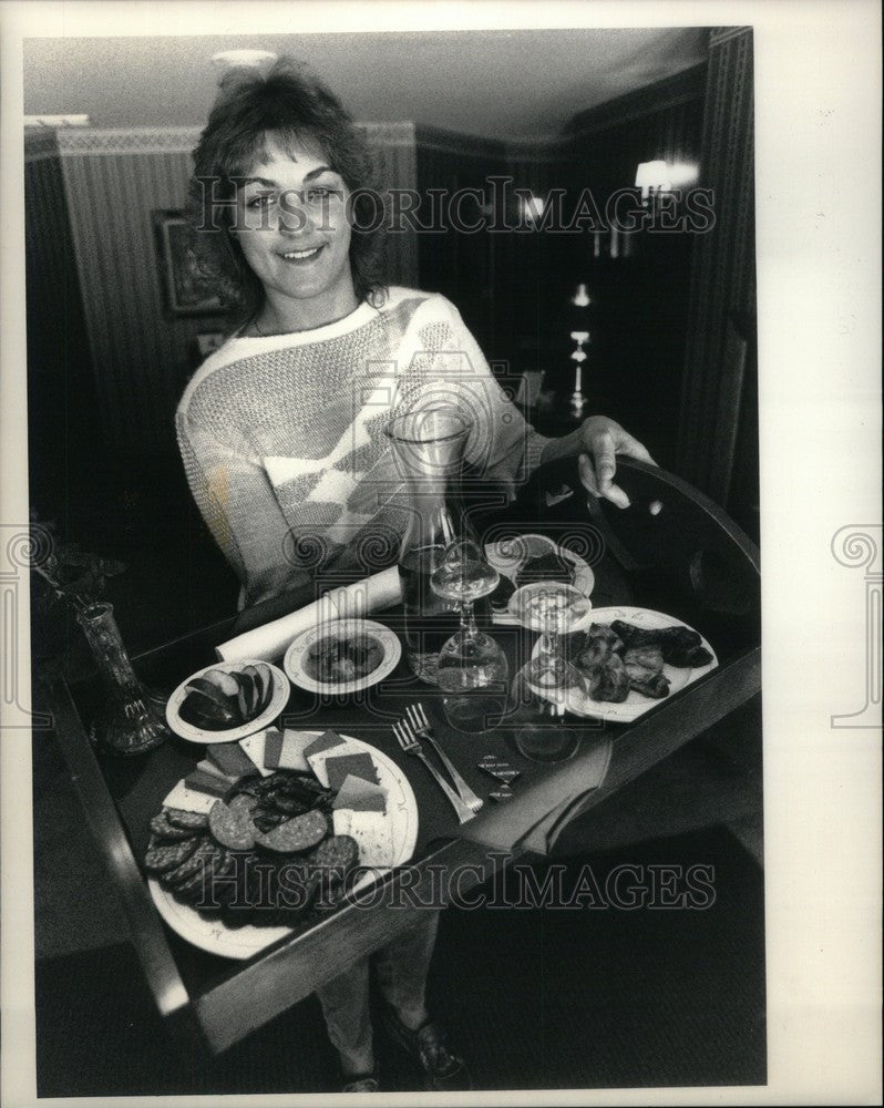 1988 Press Photo Jim and Val. Soldanm owners of pine - Historic Images