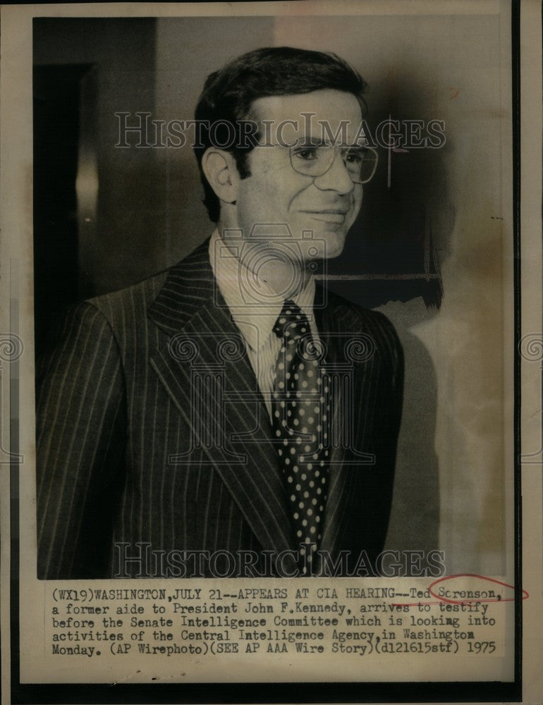 1975 Press Photo Ted Screnson Aide - Historic Images