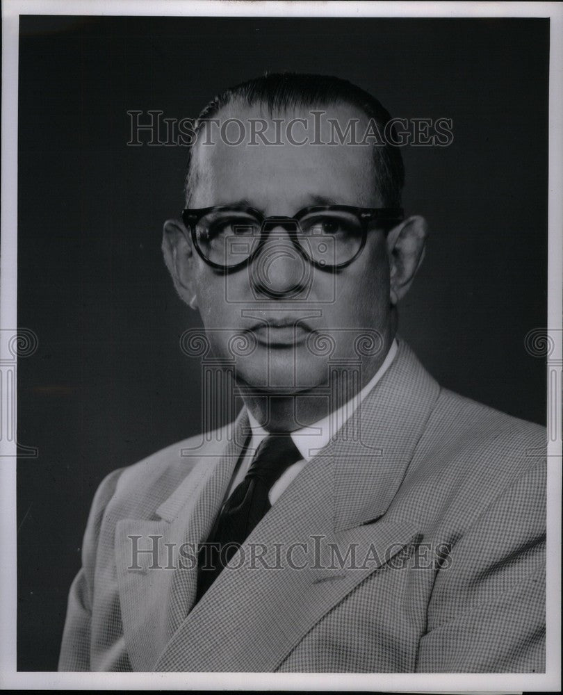 1953 Press Photo Carl J. Snyder Vice President Chrysler - Historic Images