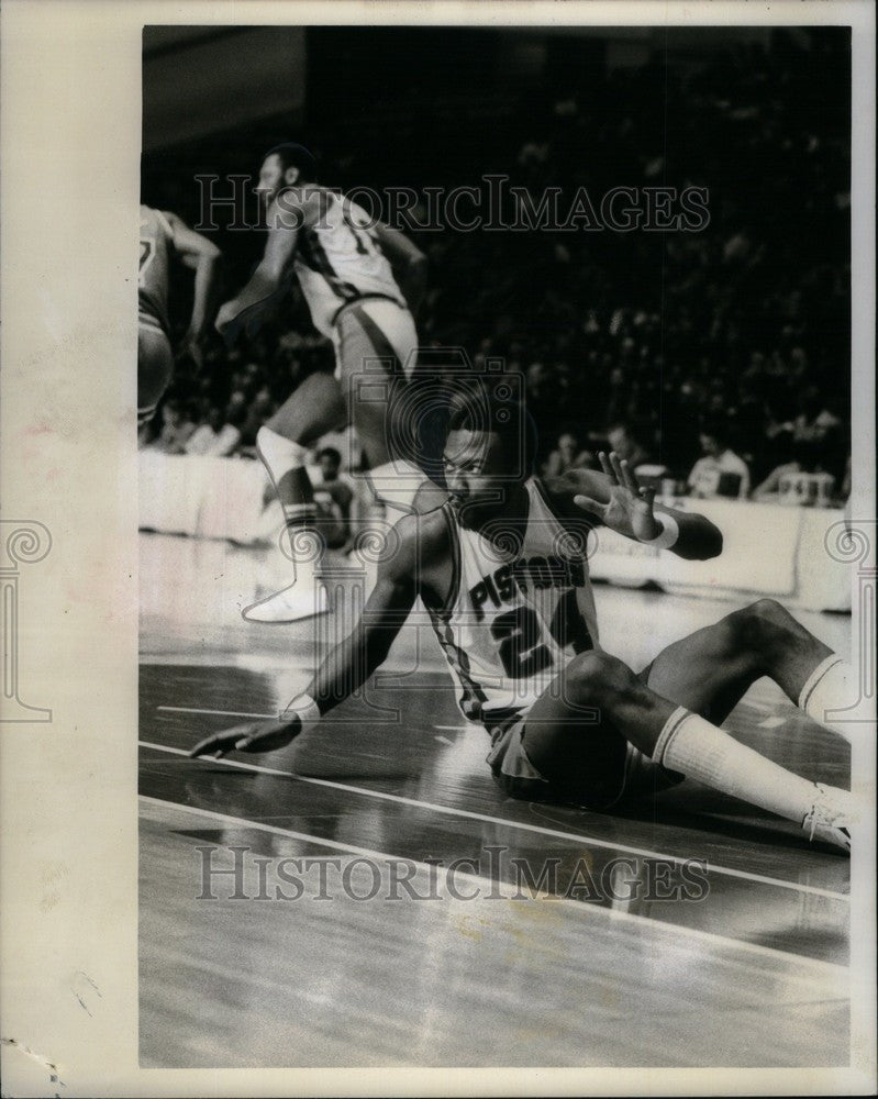 1976 Press Photo Marvin Barnes american basketball play - Historic Images