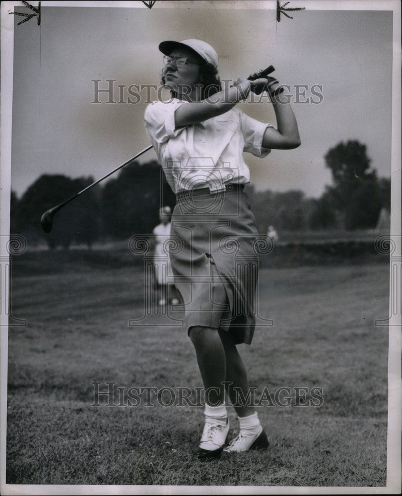 1946 Press Photo Mrs. W. H. Bretzlaff Golf Player - Historic Images