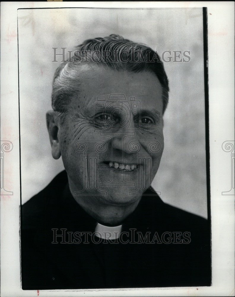 1993 Press Photo Father Robert A. Bretz 1982 photo - Historic Images