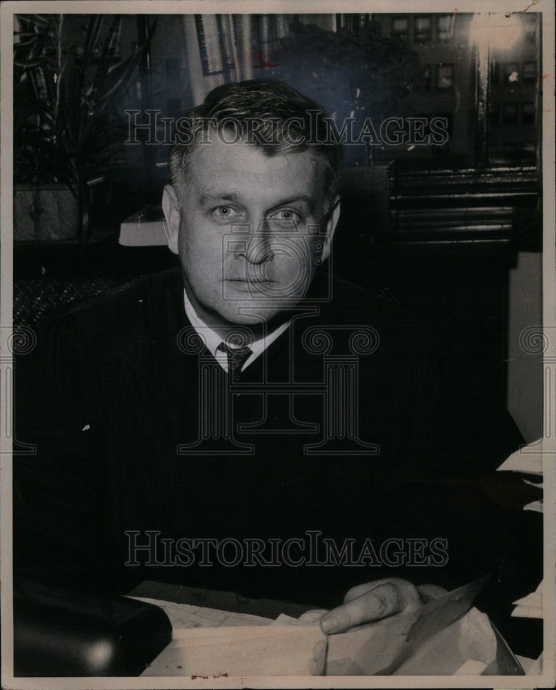 1966 Press Photo Judge Vincent Brennan - Historic Images