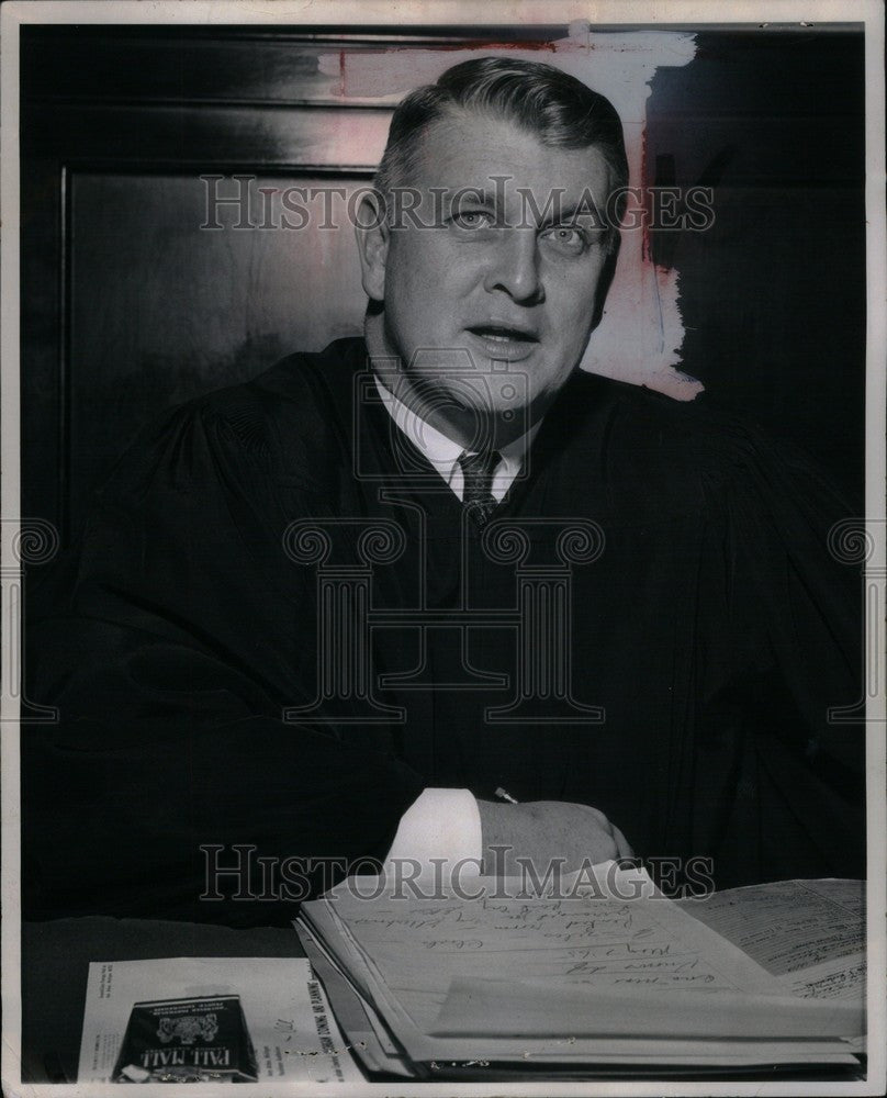 1965 Press Photo Judge Vincent Brennan - Historic Images