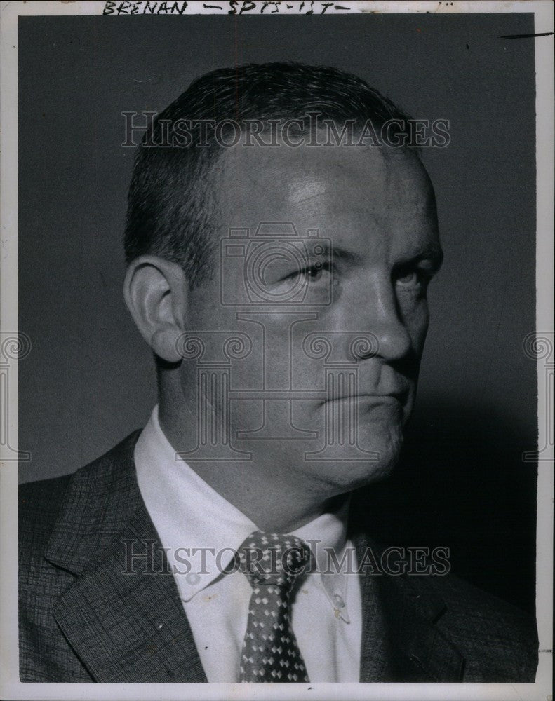 1957 Press Photo Terry Brennan Former US Football Coach - Historic Images