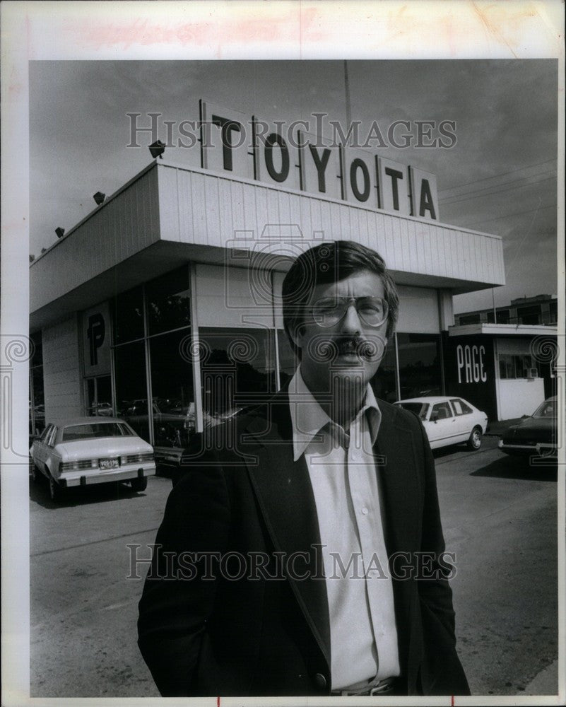 1981 Press Photo Dealer Bob Page - Historic Images