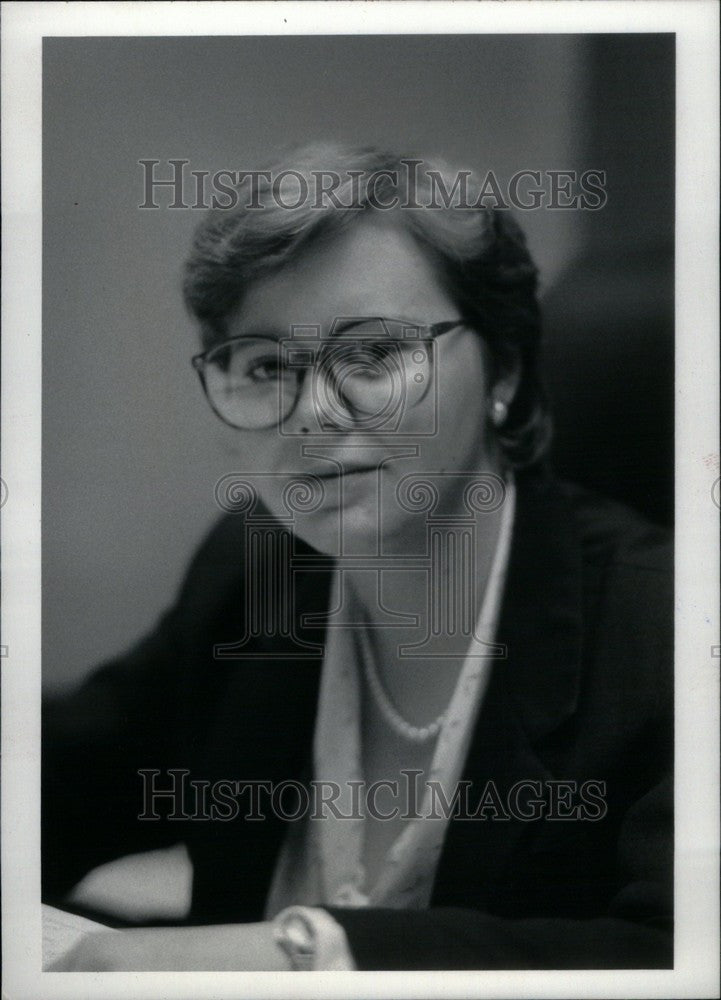 1983 Press Photo Karen Lewis director marketing Abbs - Historic Images