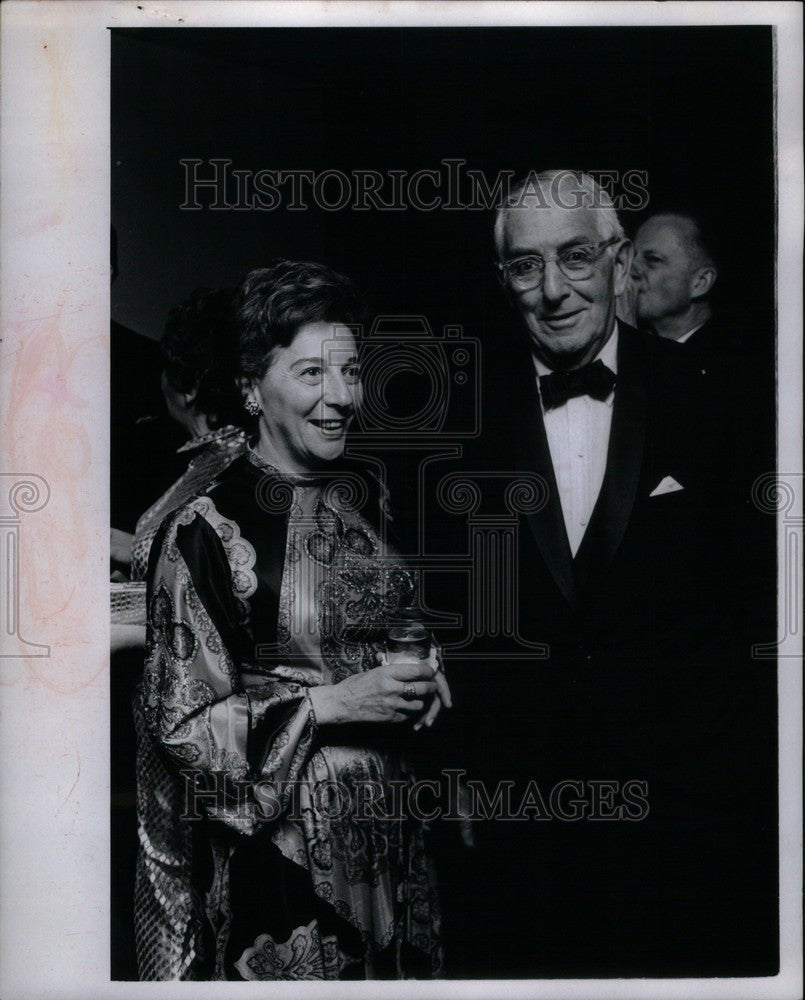 1970 Press Photo Cranbrook Art Ball Leonard Lewis Wife - Historic Images