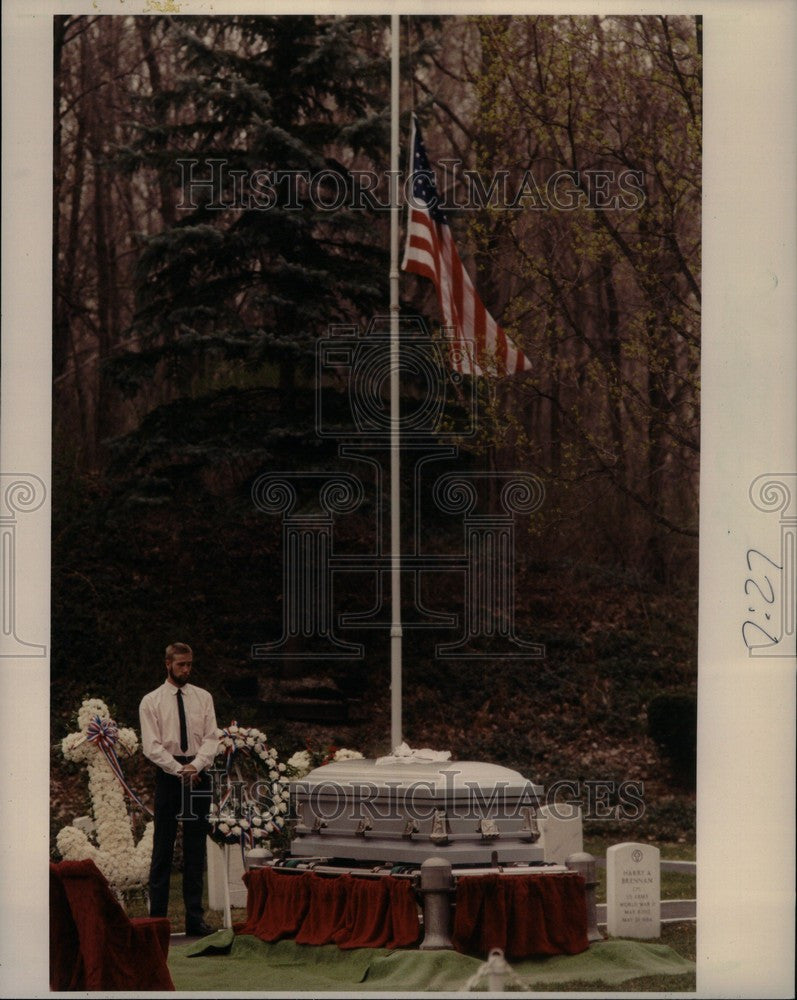 1989 Press Photo Richard Lewis - Historic Images