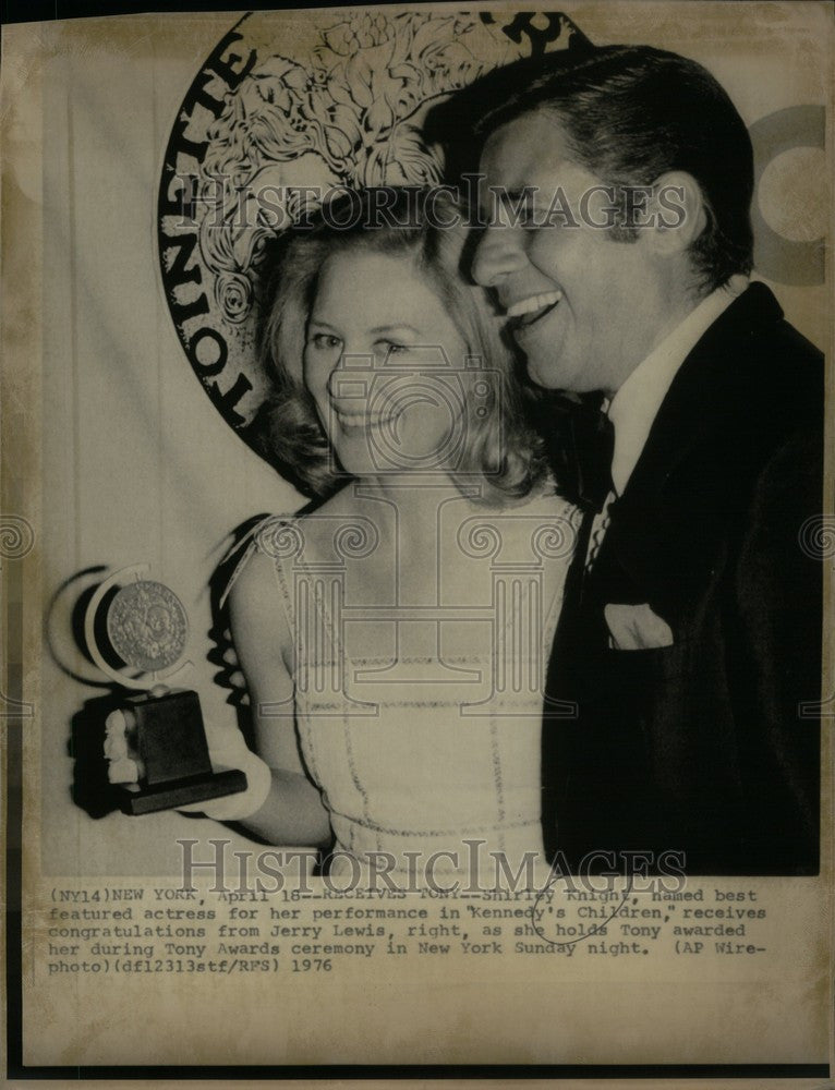 1976 Press Photo Shirley Knight Tony Awards New York - Historic Images