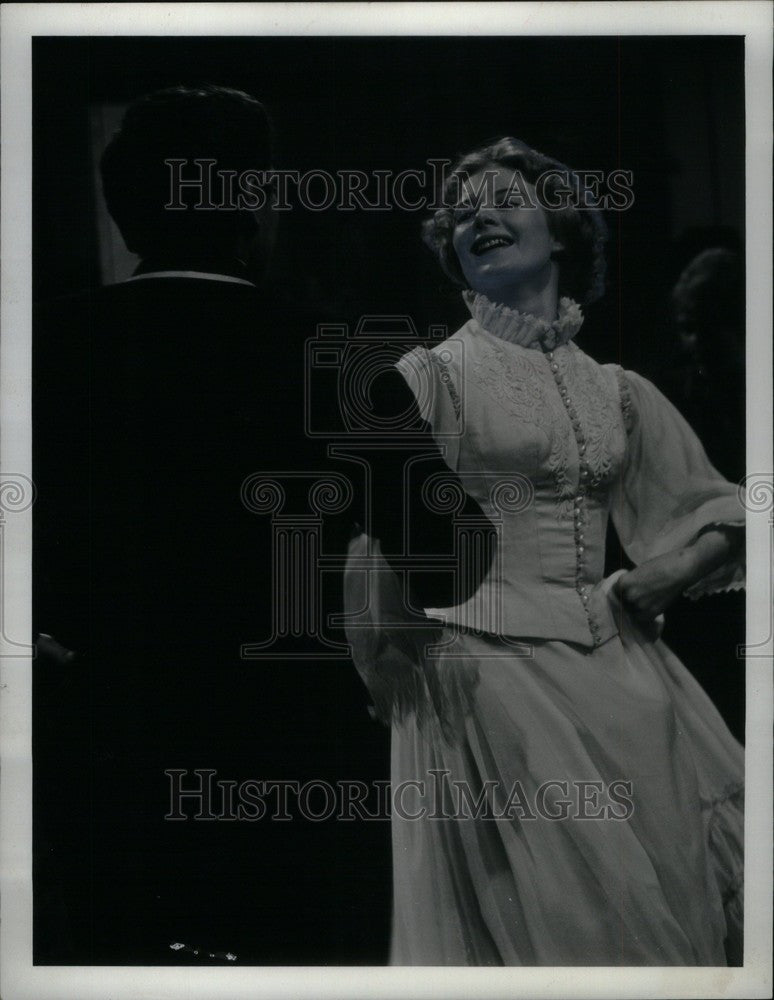 1966 Press Photo Shirley Knight - Historic Images